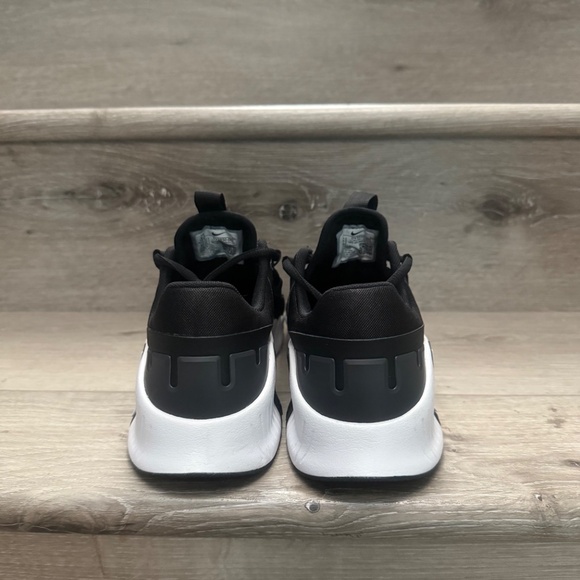 Nike Women’s Metcon 5 Training Shoes Black and White - Picture 4 of 7